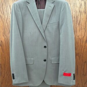 Elegant Light Gray Men's Suit